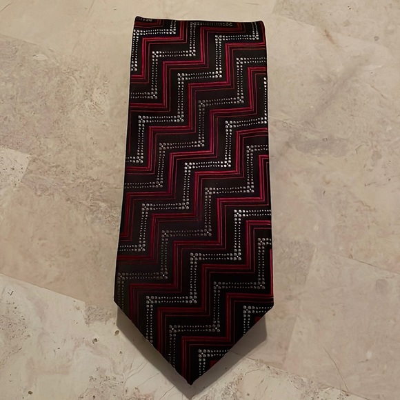 Van Heusen Tie, Multi-colors: Silver, Black & Red - Picture 1 of 6